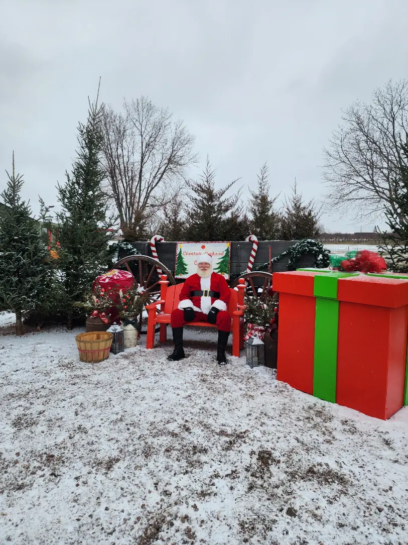 2 the holiday store at country apple orchard